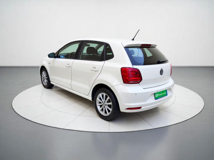 Polo 2016 1.6L AT Comfort photo 4