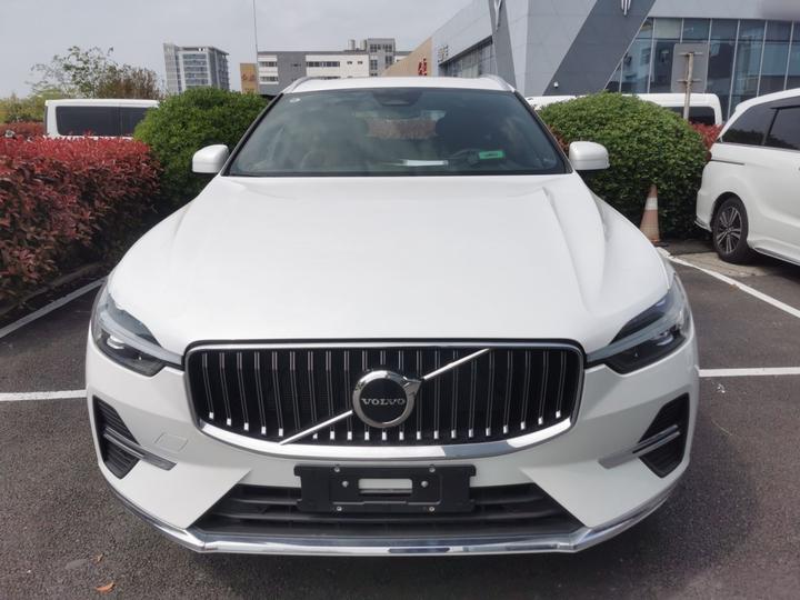 XC60 2025 B5 AWD Luxury photo 2