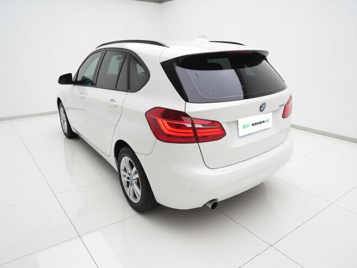 2 Series Wagon 2016 218i Leading photo 4