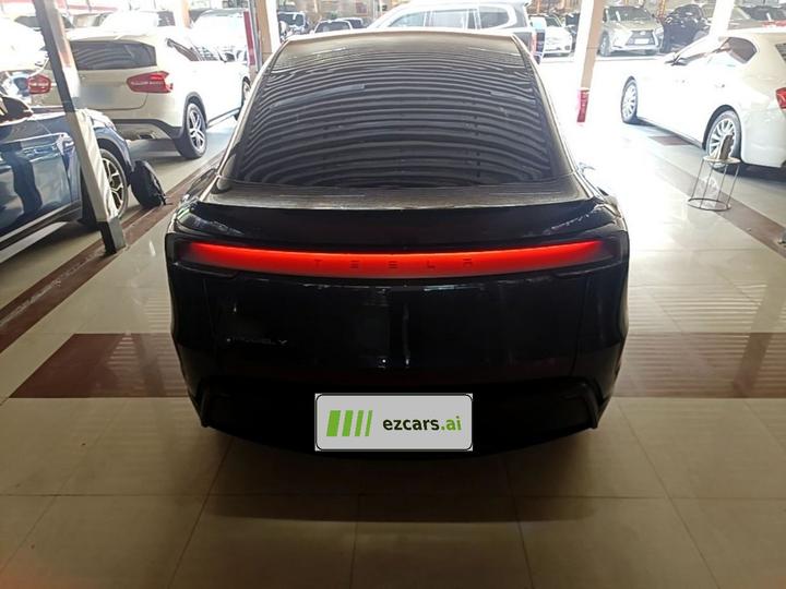 Model Y 2025 RWD photo 5