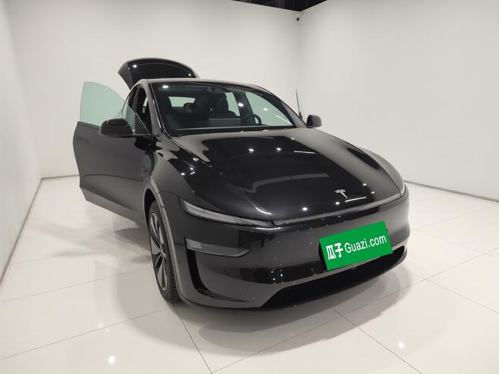 Model Y 2026 RWD photo 3