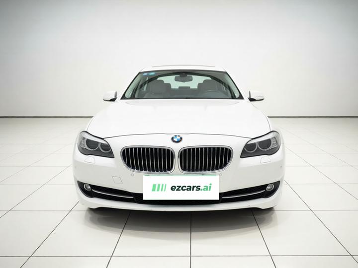 5 Series 2011 523Li Leading photo 2