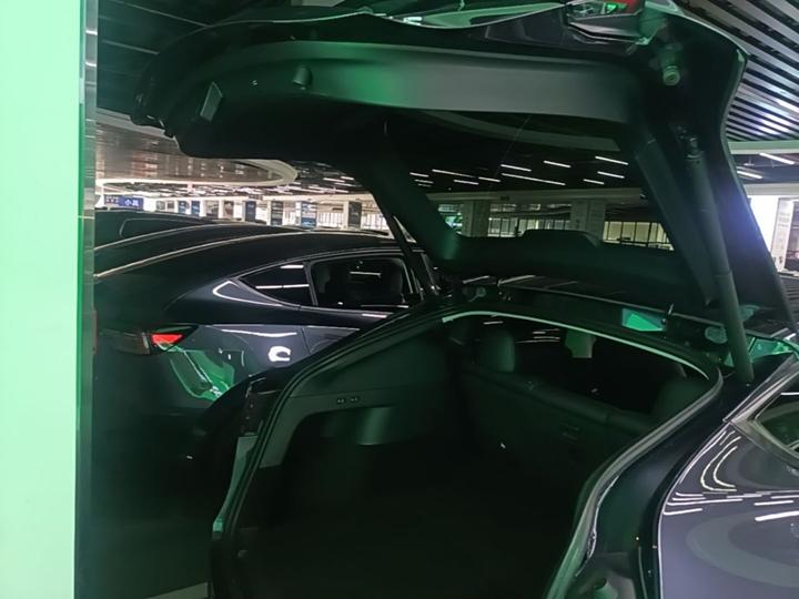 Model Y 2024 RWD photo 8