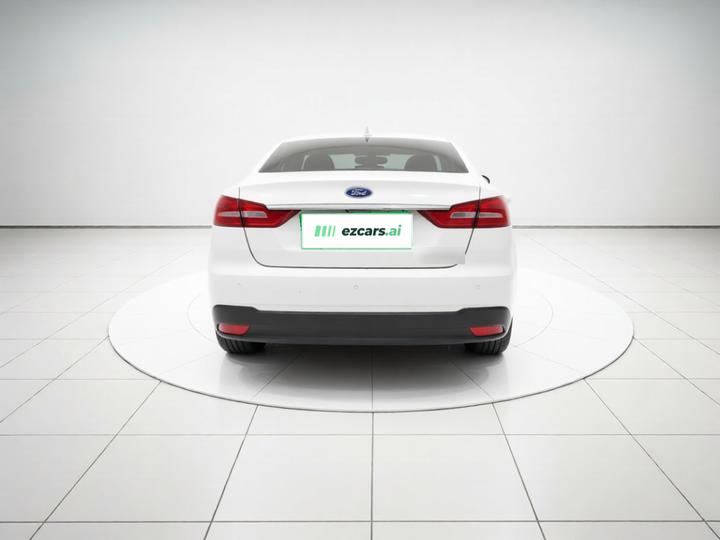 Escort 2019 1.5L AT photo 5