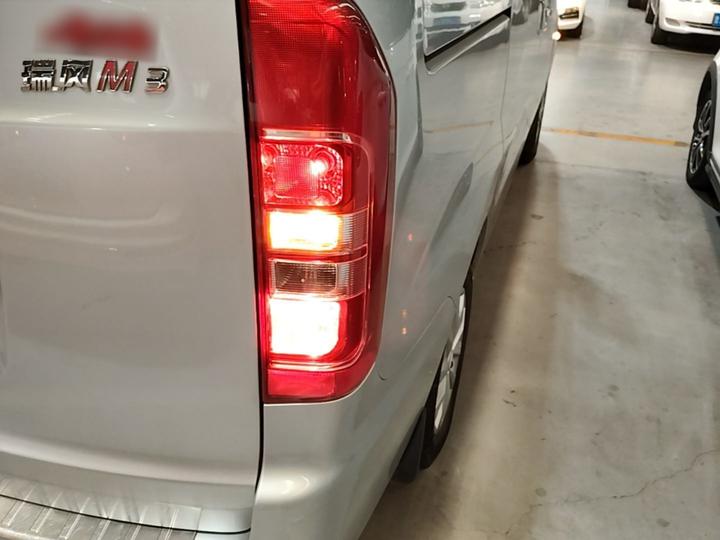 Refine M3 2018 1.6L 7-Seater photo 7