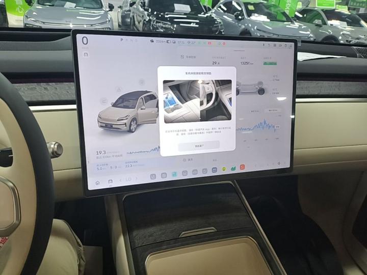 L90 2025 Ultra 6-Seater 85 photo 8