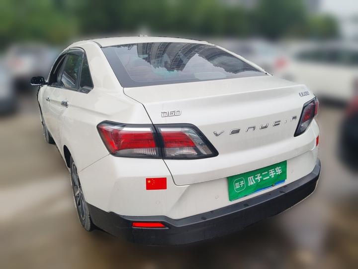 D60 2019 1.6L XL MT Connected Elite photo 4