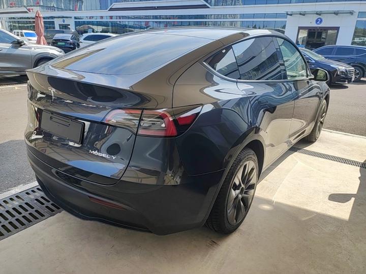 Model Y 2024 RWD photo 6