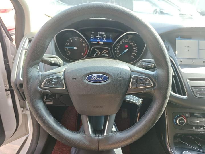 Focus 2017 Hatchback EcoBoost 180 AT Elite photo 6