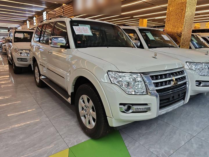 Pajero Parallel Import photo 3