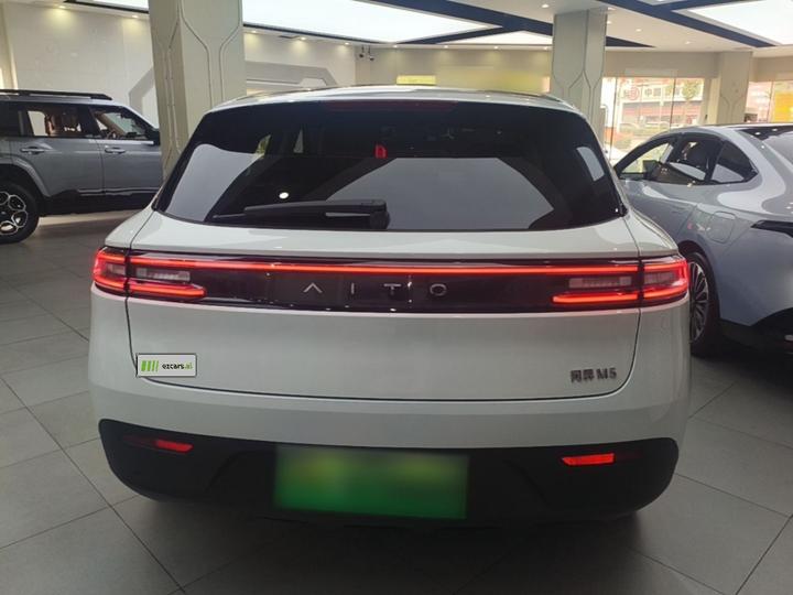 HIMA AITO M5 2022 EREV AWD Performance photo 5
