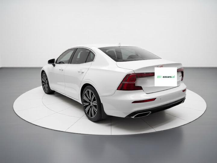 S60 EV 2022 T8 E Hybrid AWD Luxury photo 4