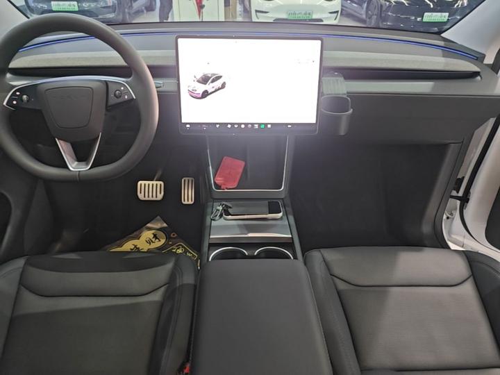 Model Y 2025 Long Range AWD Launch Edition photo 8