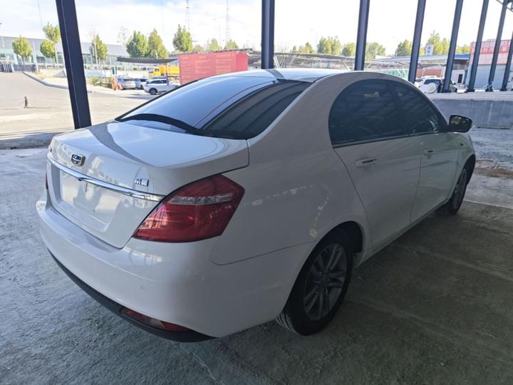 Emgrand 2017 Sedan 1.5L CVT photo 4