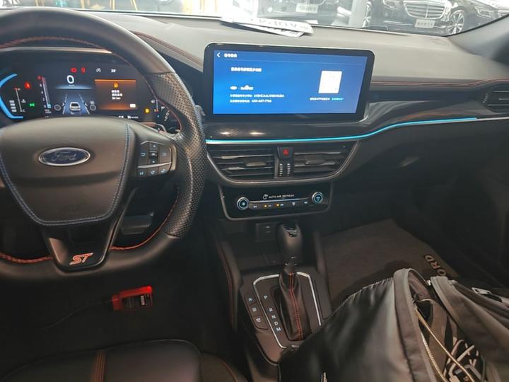 Focus 2022 Hatchback EcoBoost 180 AT ST Line photo 8
