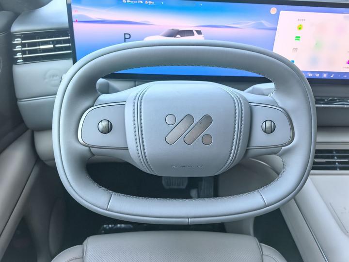 IM Motors LS8 2026 52 Max+ Tech Flagship 5-Seater photo 3