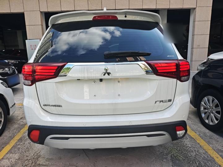 Outlander 2019 2.4L AWD Enjoy 7-Seater China VI photo 3