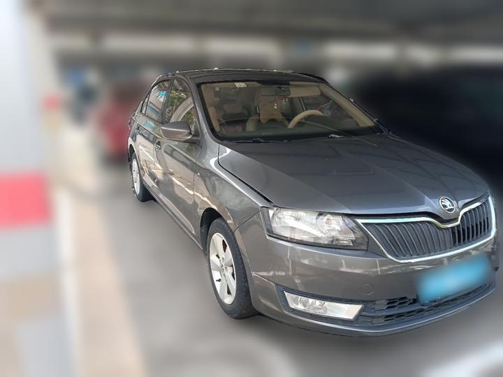 Rapid 2016 1.6L AT photo 3