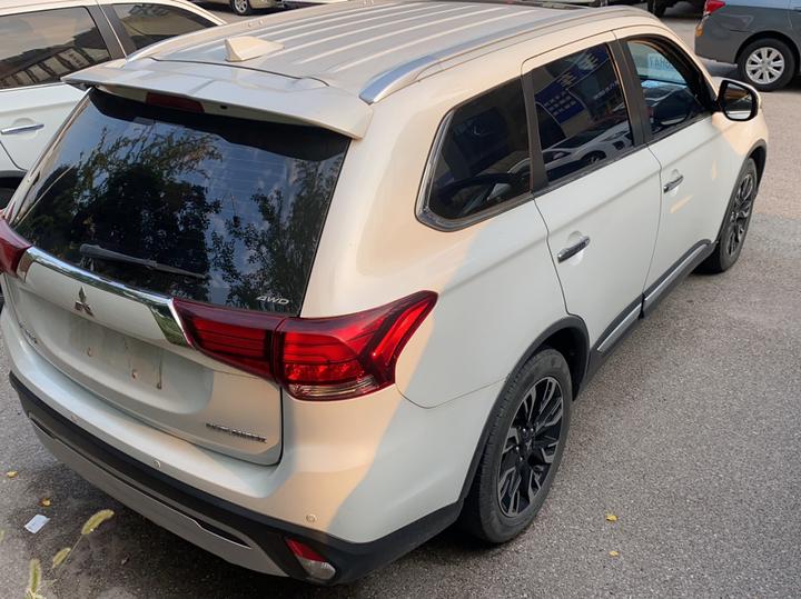 Outlander 2019 2.4L AWD Enjoy 5-Seater China V photo 4