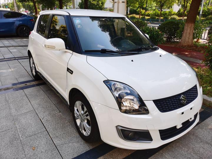 Swift 2014 1.5L AT Fashion photo 3