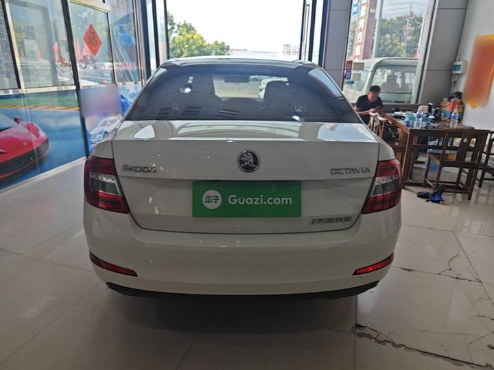 Octavia 2017 Classic 1.6L AT Standard photo 3