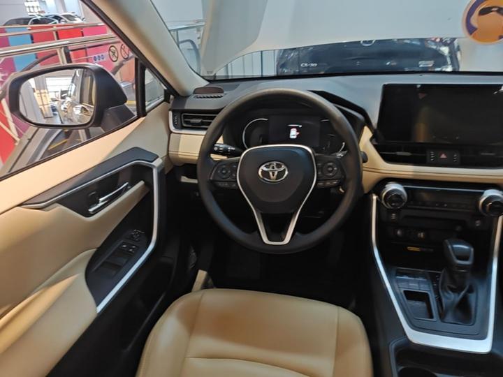 RAV4 2023 2.0L CVT RWD photo 6