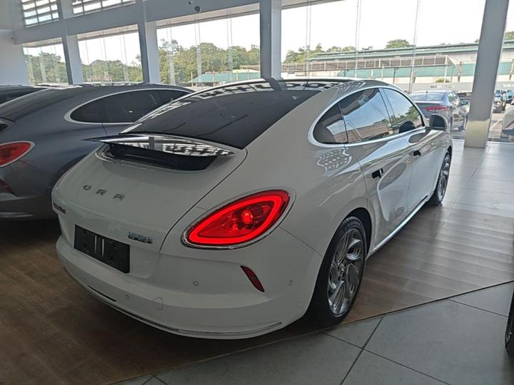 2022 555km Premium photo 4