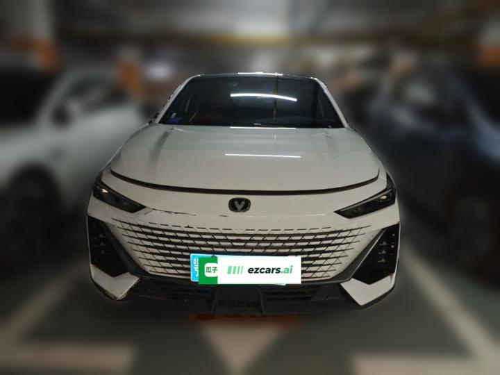 UNI-V 2022 1.5T Premium photo 2