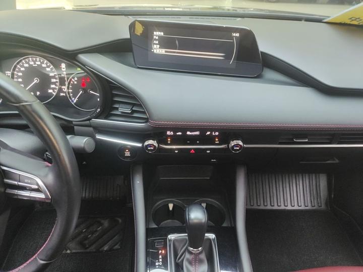 3 Axela 2023 2.0L AT photo 8