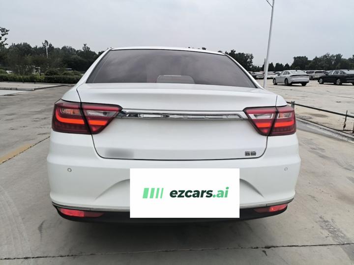 Vision 2018 1.5L AT photo 3