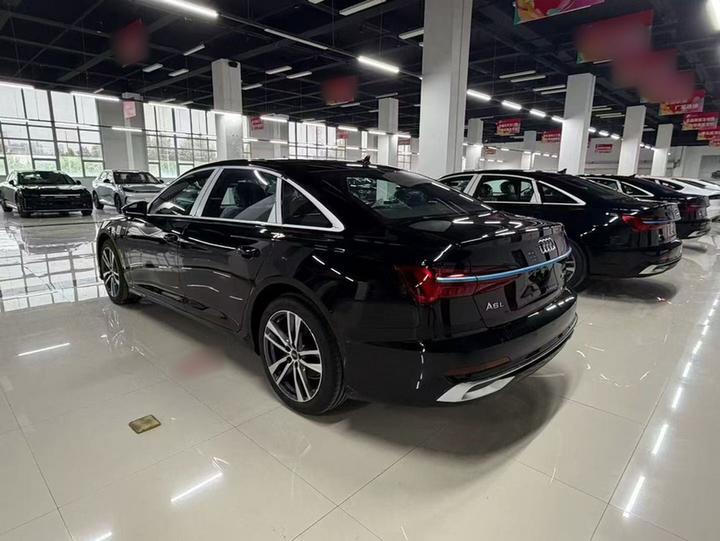 A6 40TFSI Luxury Dynamic photo 3