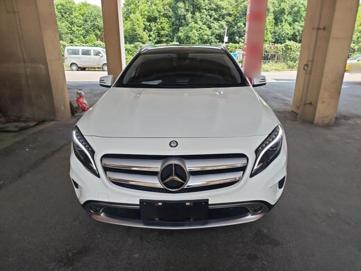 GLA 2015 GLA 220 4MATIC Luxury photo 2