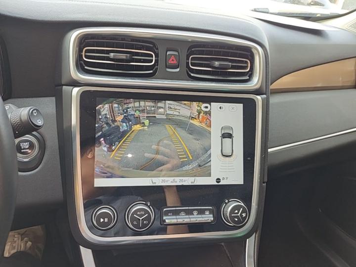 01 2017 2.0T RWD Pro photo 8