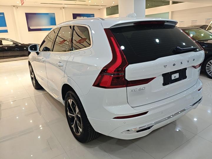 XC60 2026 B5 AWD Luxury photo 4