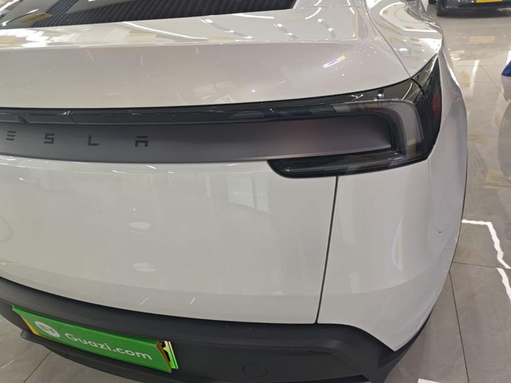 Model Y 2026 RWD photo 7
