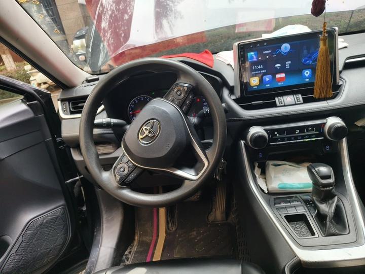 RAV4 2020 2.0L CVT RWD photo 8