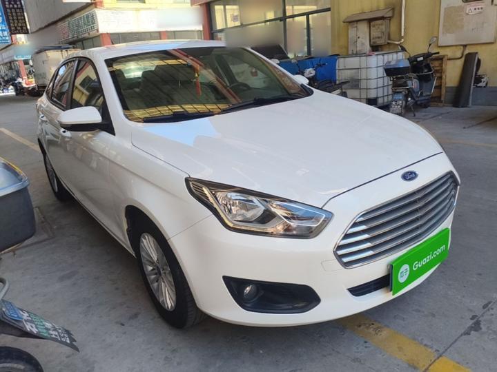 Escort 2017 1.5L AT Comfort photo 3