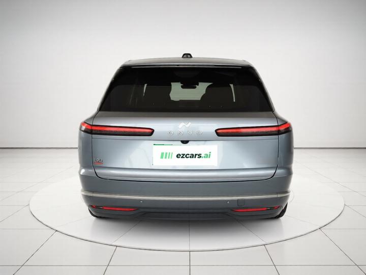 L90 2025 Ultra 6-Seater 60 photo 3