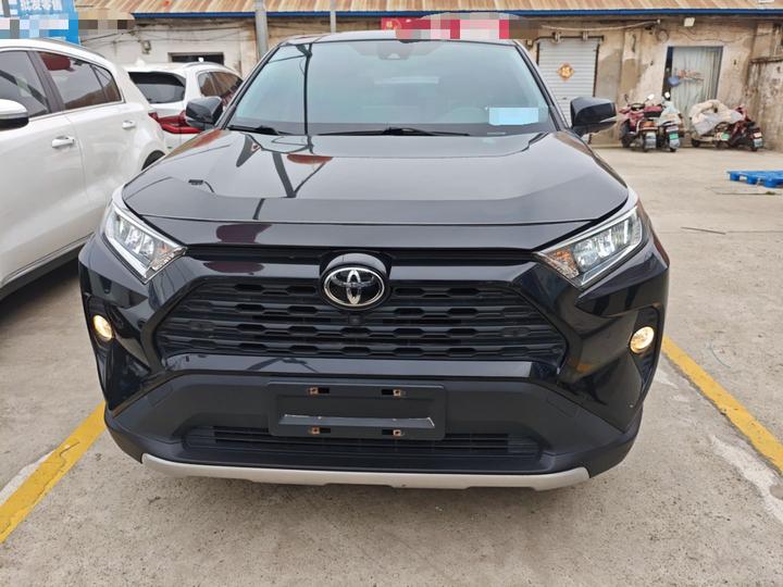 RAV4 2022 2.0L CVT RWD Plus photo 2