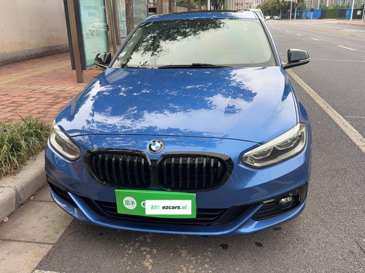 1 Series 2018 118i Sport photo 2