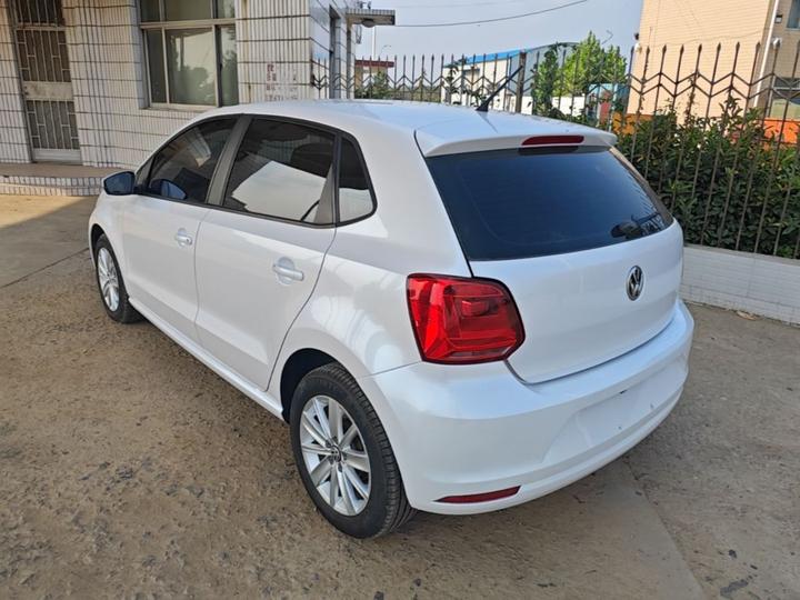 Polo 2014 1.6L AT Comfort photo 4
