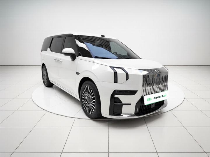 009 2024 7-Seater AWD 108kWh photo 3