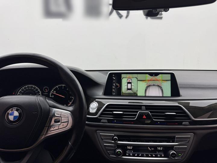 7 Series 2016 730Li Luxury photo 7