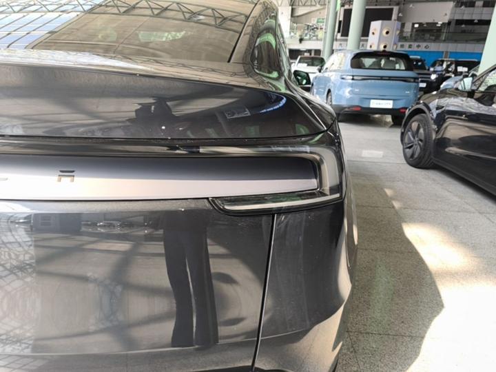 Model Y 2025 RWD photo 7