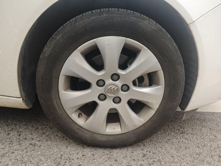 Regal 2015 1.6T Elite Tech photo 8
