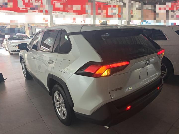 RAV4 2024 2.0L CVT RWD photo 4