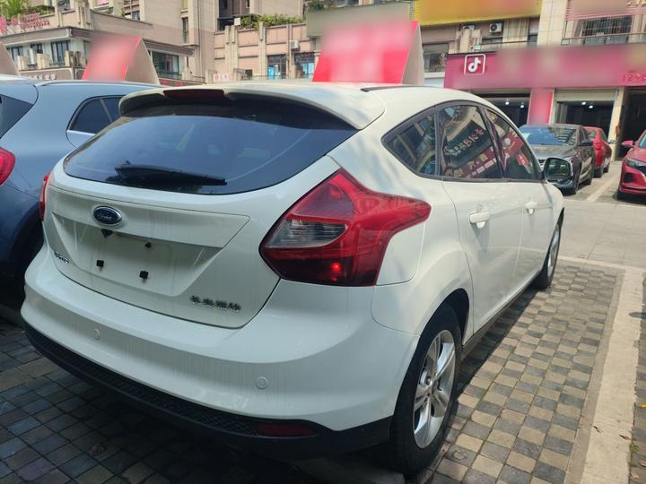 Focus 2012 Hatchback 1.6L AT photo 4