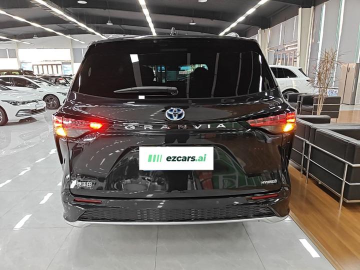 Granvia 2023 2.5L Hybrid Premium PLUS photo 5