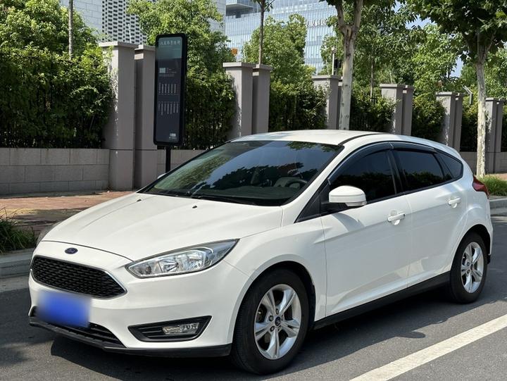 Focus 2017 Hatchback 1.6L AT Comfort
