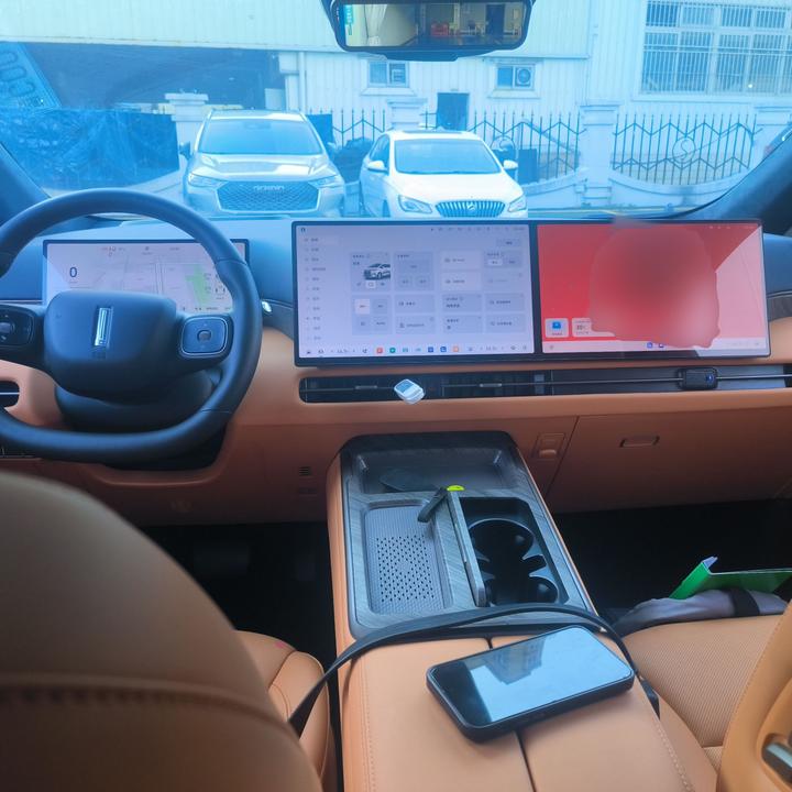 2025 AWD 8 photo 5